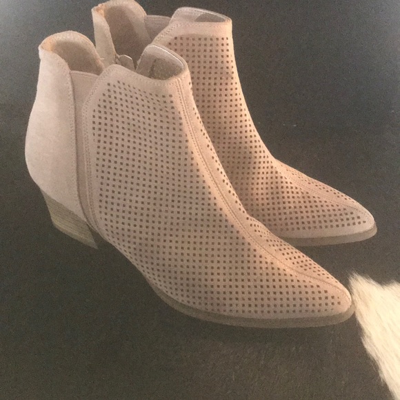 Pink Booties -New - Picture 2 of 7